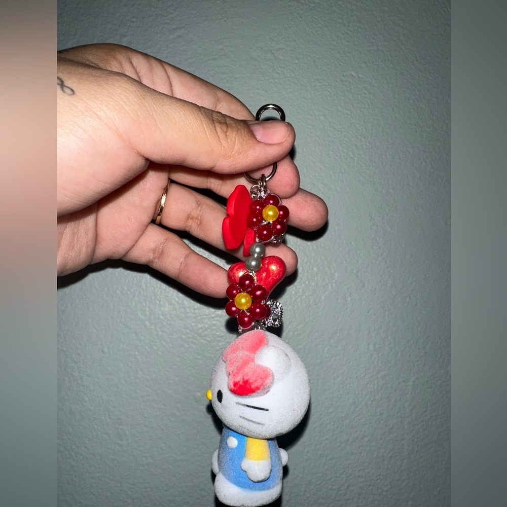 Hello Kitty Keychain - Picture 2 of 6